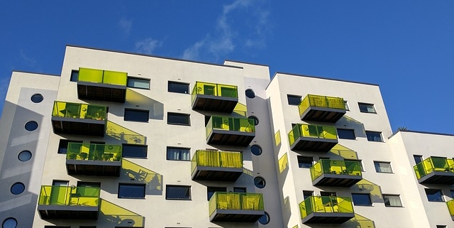 nov stanovanjski zakon Airbnb Booking